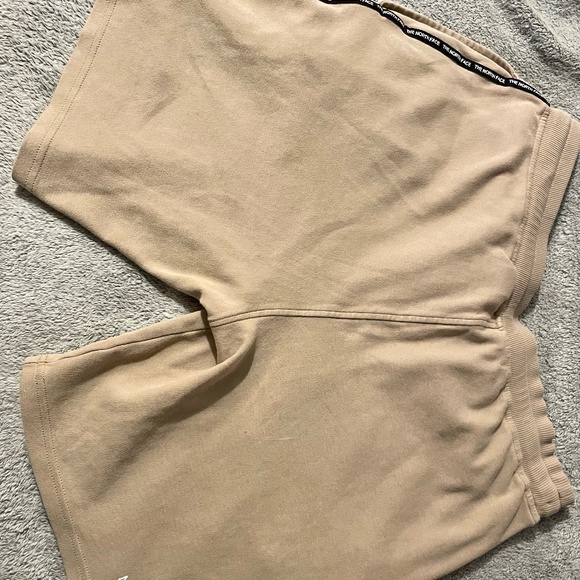 The North Face Shorts ( Mens, SM ) ( Beige ) - Picture 2 of 4